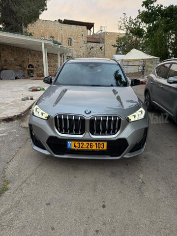 ב מ וו X1
