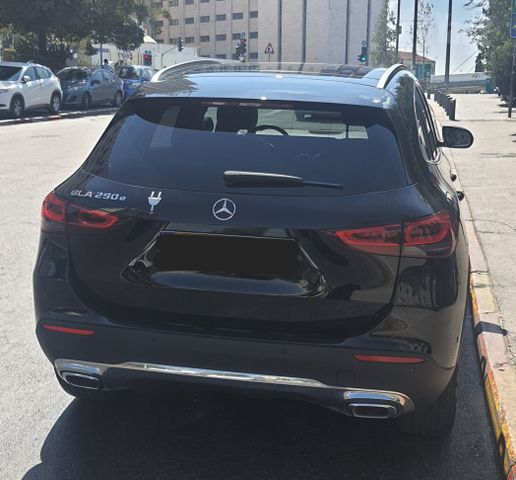 מודעת רכב מרצדס-בנץ GLA