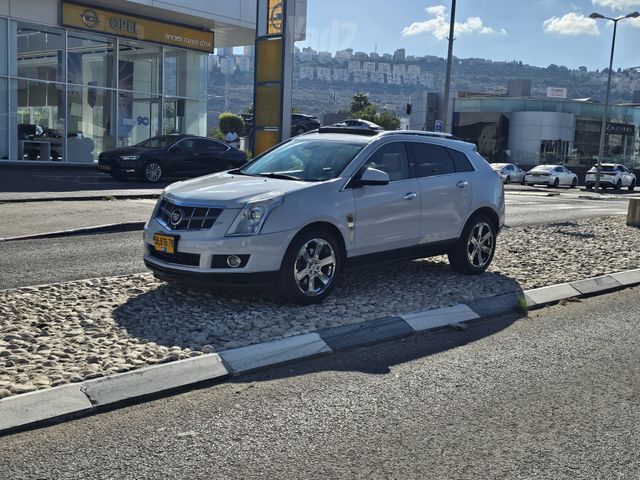 מודעת רכב קאדילק SRX