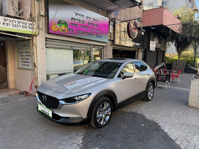 מודעת רכב מאזדה CX-30