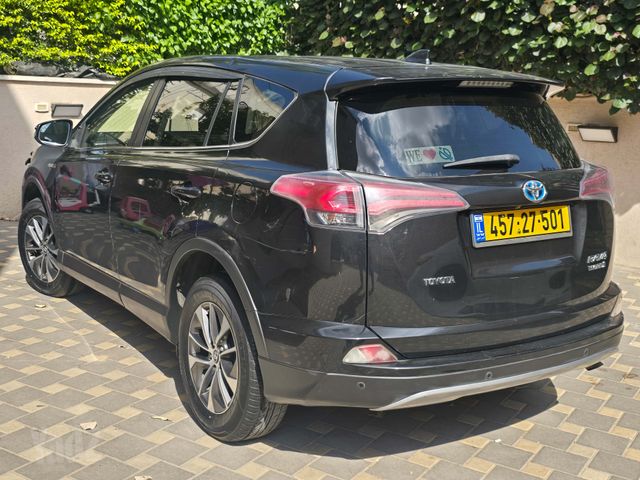 טויוטה RAV4