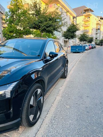 וולוו EX30