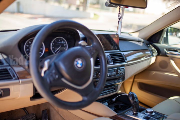 ב מ וו X6