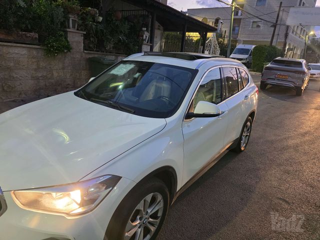 ב מ וו X1