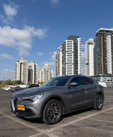 אלפא רומיאו סטלביו