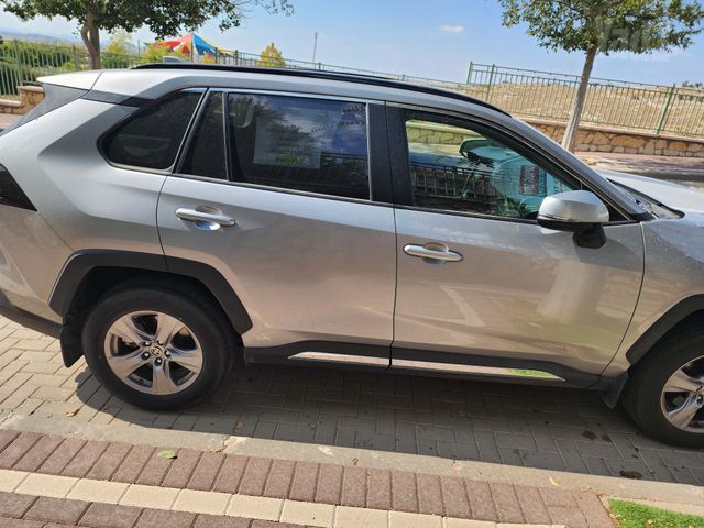 טויוטה RAV4