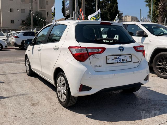 טויוטה יאריס