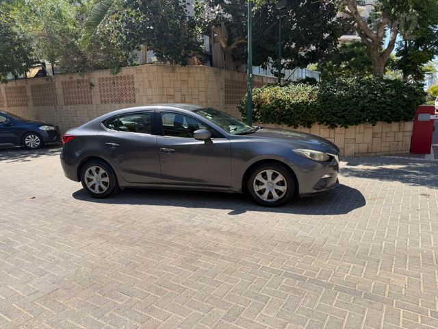 מודעת רכב מאזדה 3