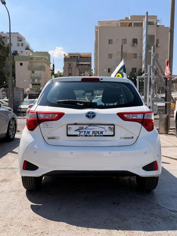 טויוטה יאריס