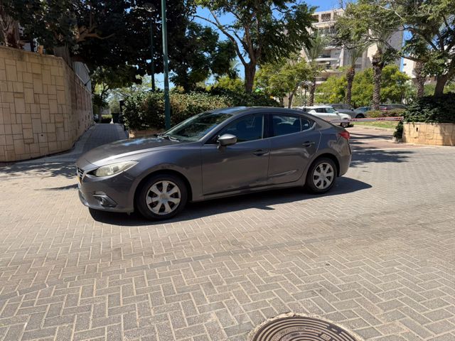 מאזדה 3