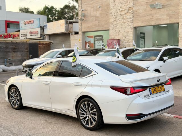 מודעת רכב לקסוס ES 2