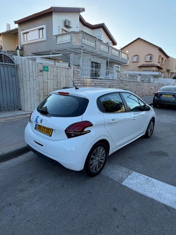 פיג'ו 208