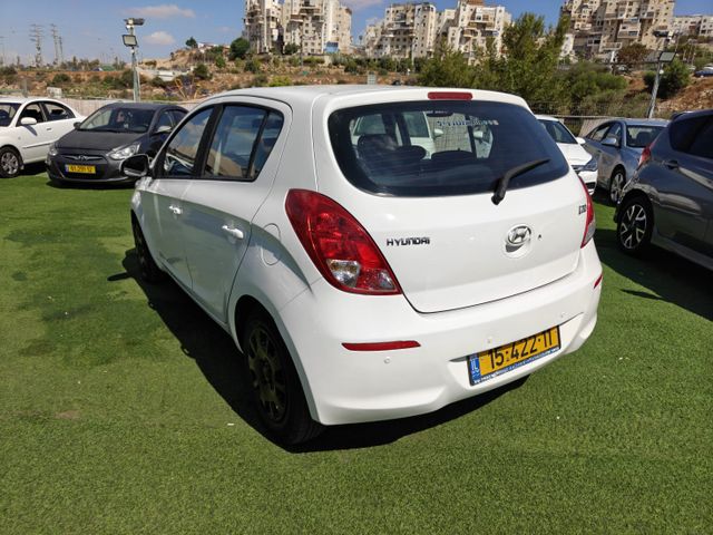 מודעת רכב יונדאי i20 2