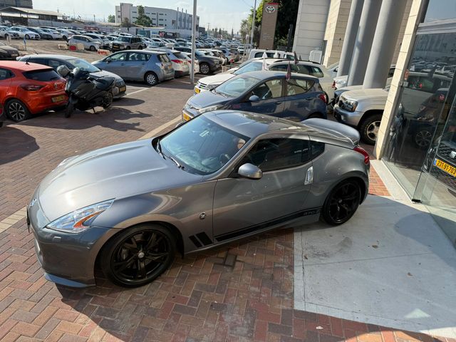 ניסאן 370Z
