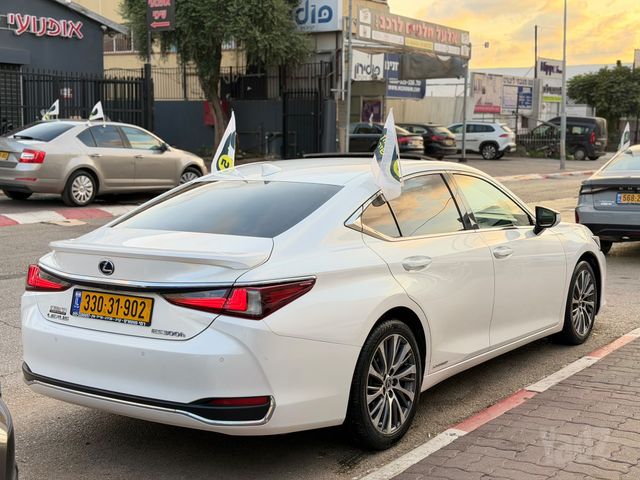 לקסוס ES