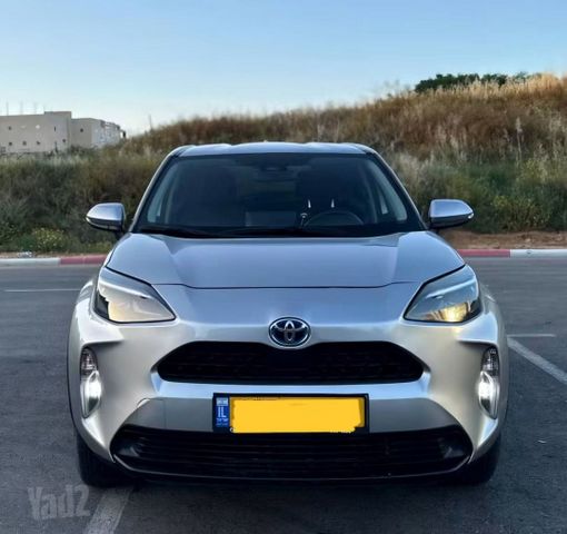 טויוטה יאריס קרוס