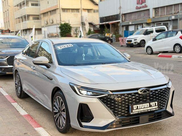 צ׳רי אריזו 8