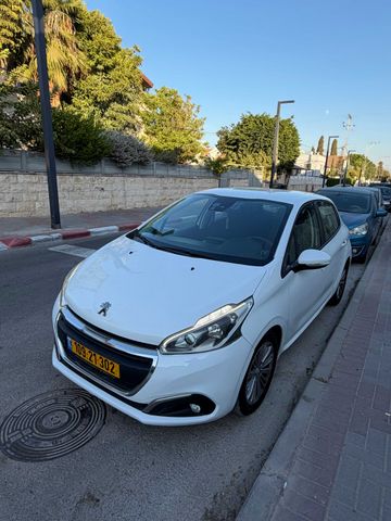 פיג'ו 208