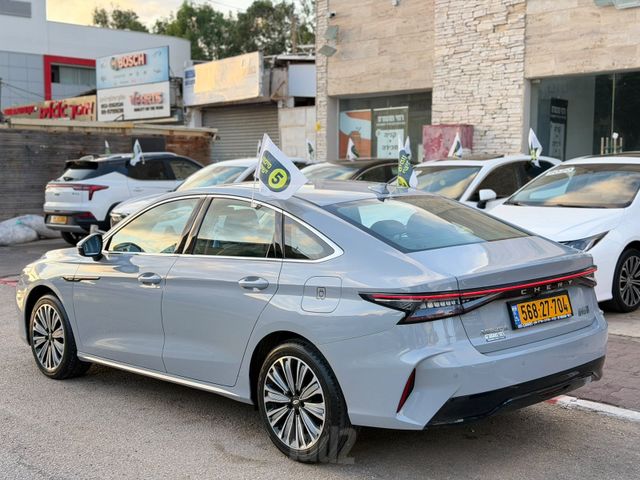 צ׳רי אריזו 8
