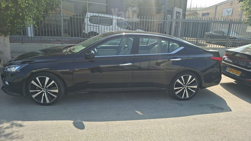 ניסאן אלטימה