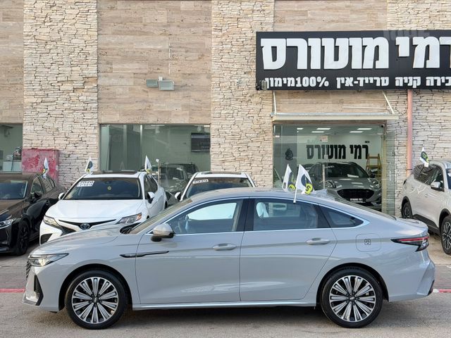 צ׳רי אריזו 8