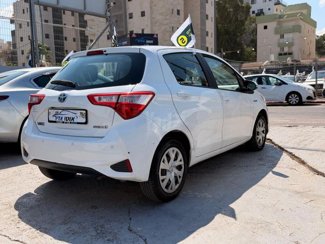 טויוטה יאריס