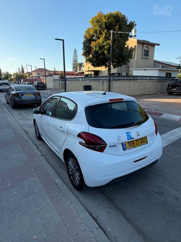 פיג'ו 208