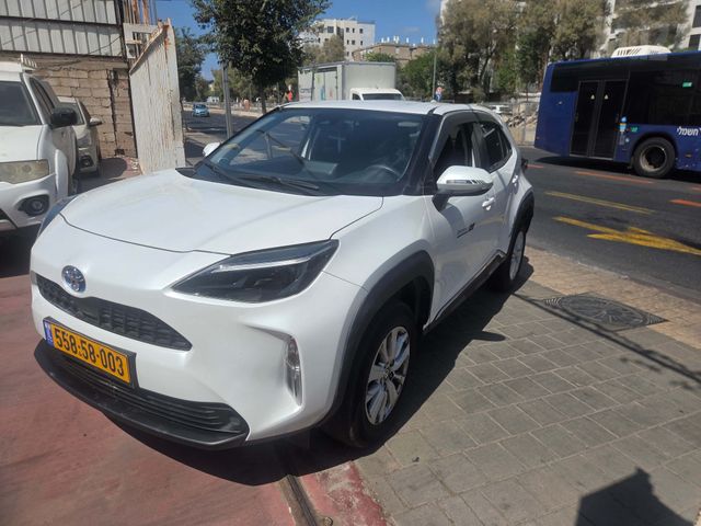 טויוטה יאריס קרוס