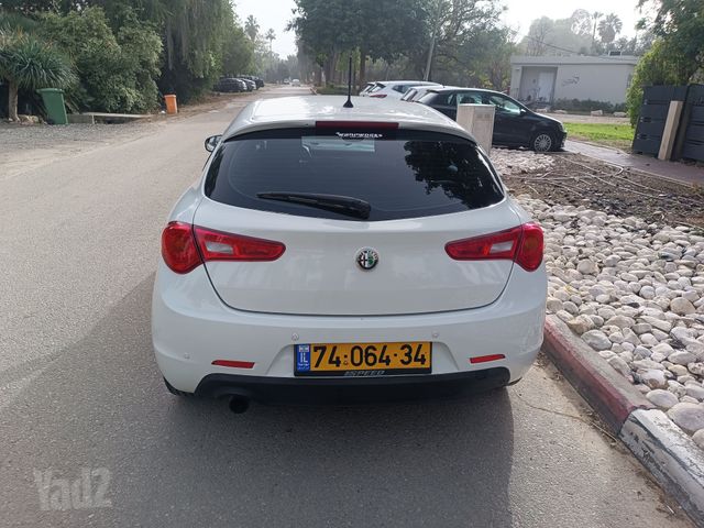 אלפא רומיאו ג'ולייטה