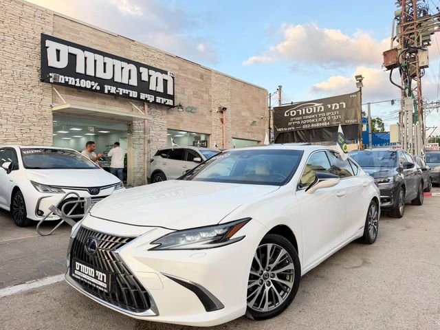 מודעת רכב לקסוס ES