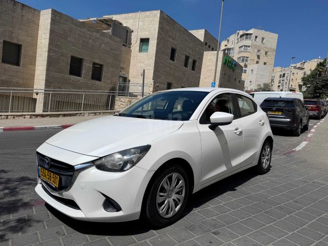 מודעת רכב מאזדה 2