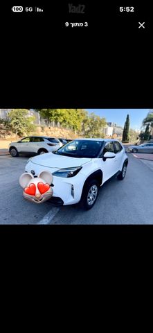 יאריס קרוס Style היברידי אוט׳ 5 דל 1.5 (92 כ״ס)
