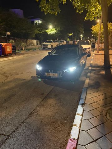 מודעת רכב מאזדה 3