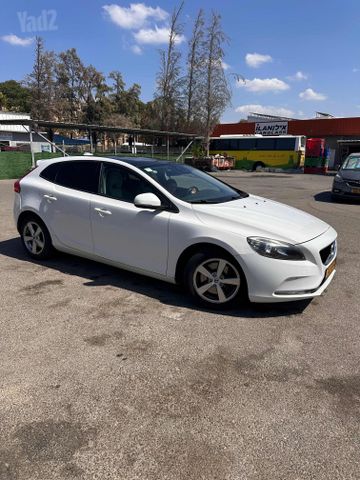 וולוו V40