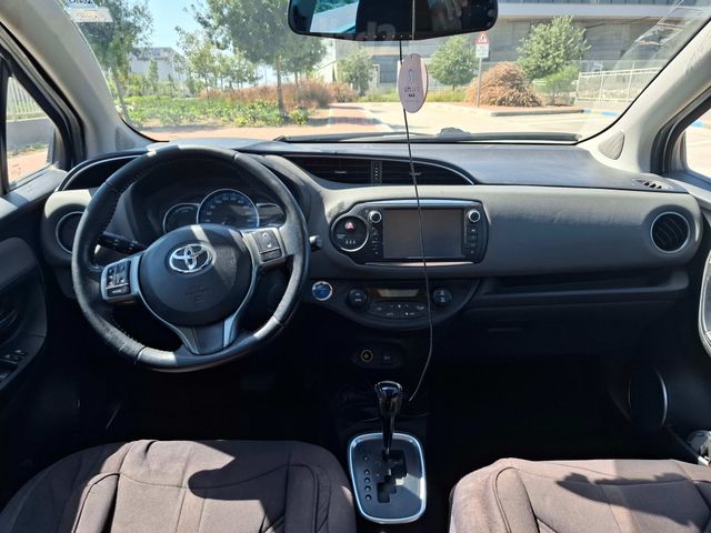 טויוטה יאריס