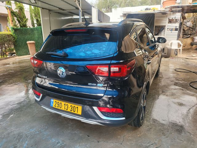 אם ג'י ZS