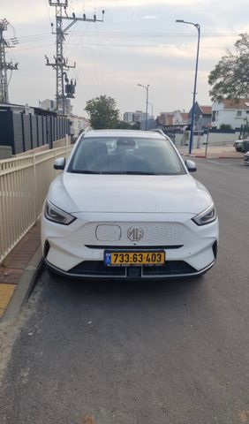 אם ג'י ZS