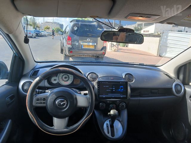מודעת רכב מאזדה 2