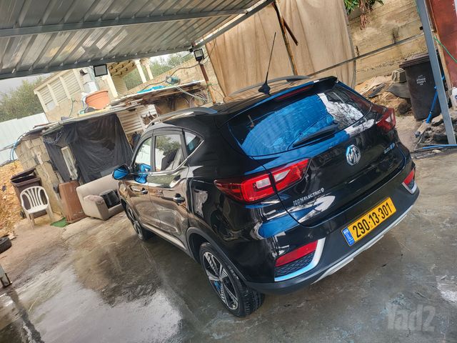 אם ג'י ZS