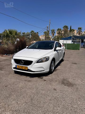 וולוו V40