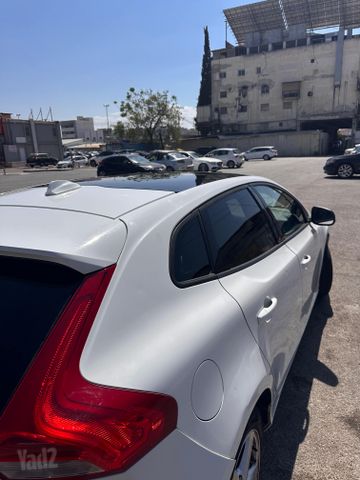 וולוו V40