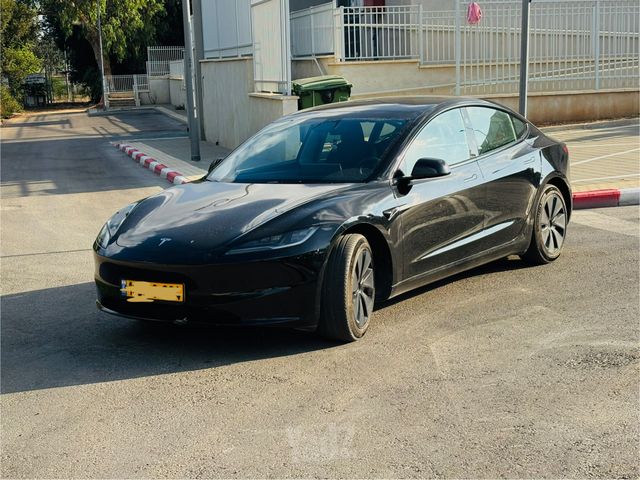 מודעת רכב טסלה מודל 3