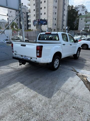 איסוזו די-מקס