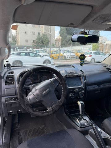 איסוזו די-מקס