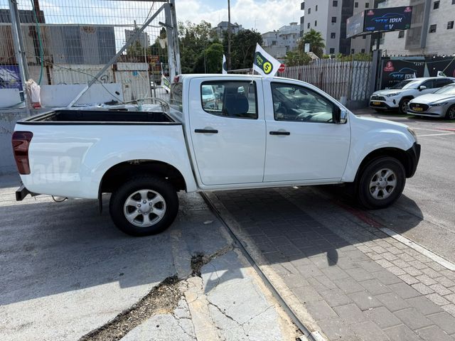 איסוזו די-מקס