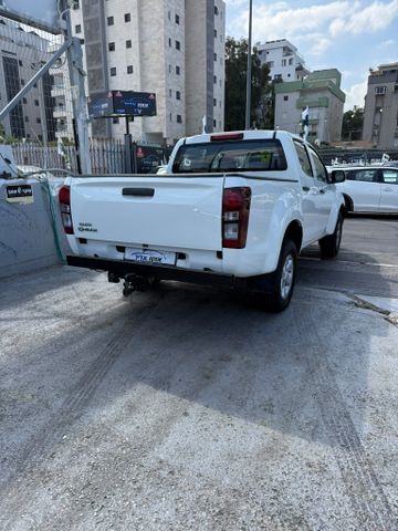 איסוזו די-מקס
