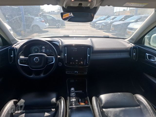 וולוו XC40