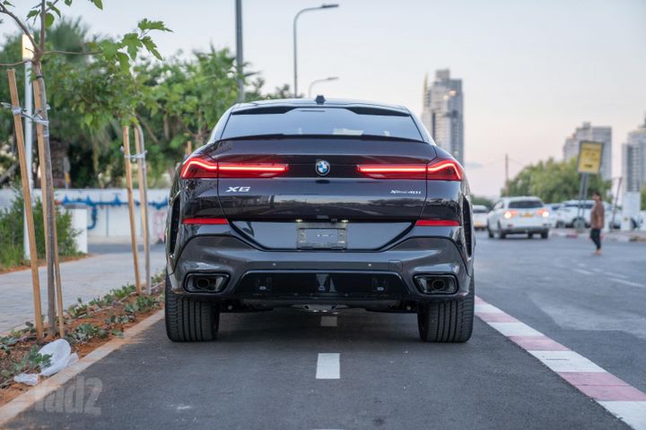 ב מ וו X6