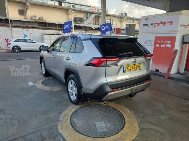 טויוטה RAV4