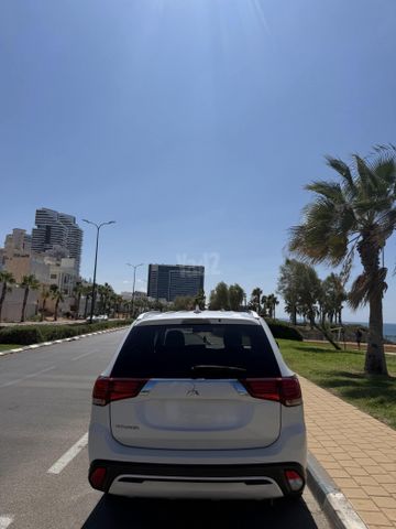 מיצובישי אאוטלנדר